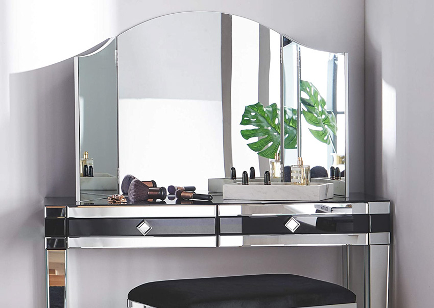 Vanity trifold makeup mirror