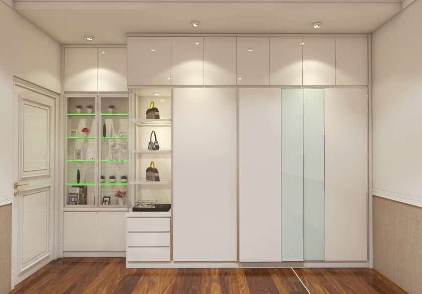 Wardrobe with glossy finish