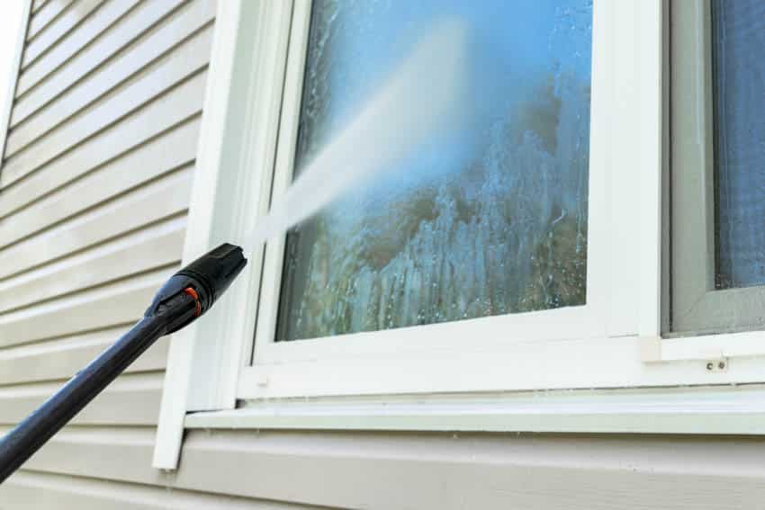 Window glass power washing