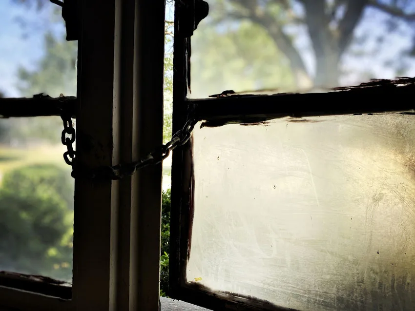 Window with chain lock 