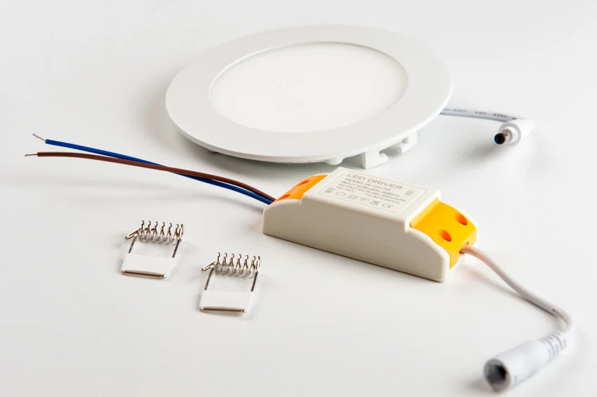 Disassembly of canless recessed light