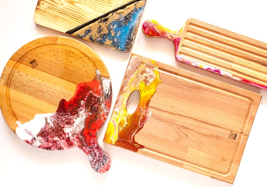 Chopping board with resin art