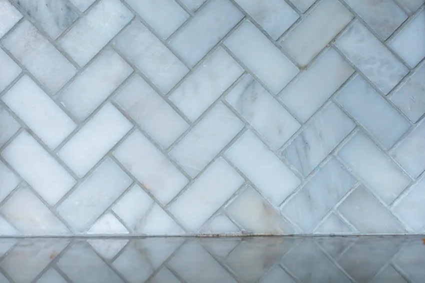 Marble backsplash herringbone tile pattern