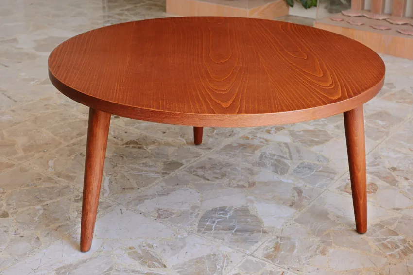 Round coffee table made of wood