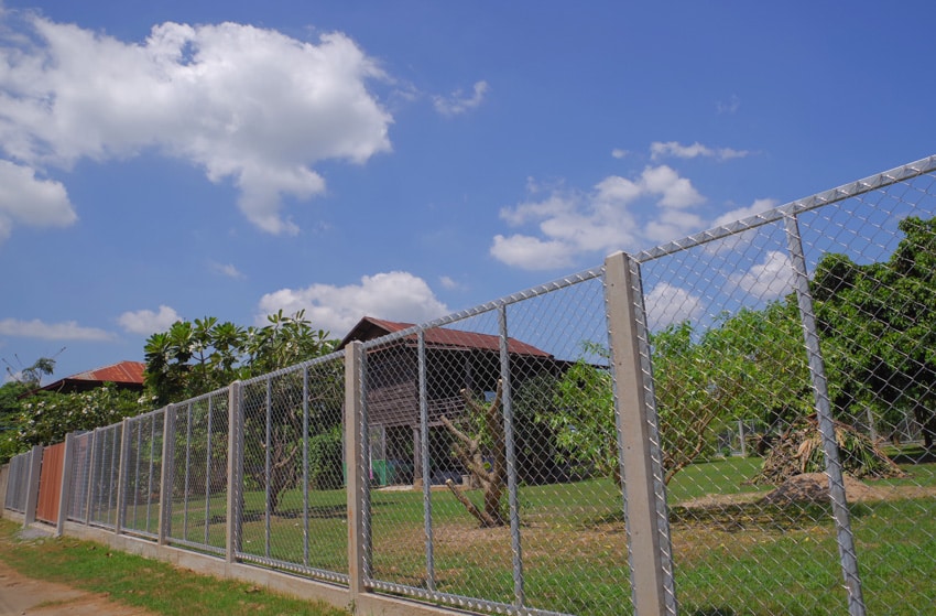 Types of wire fences