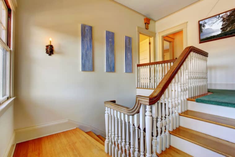 19 Staircase Wall Decorating Ideas