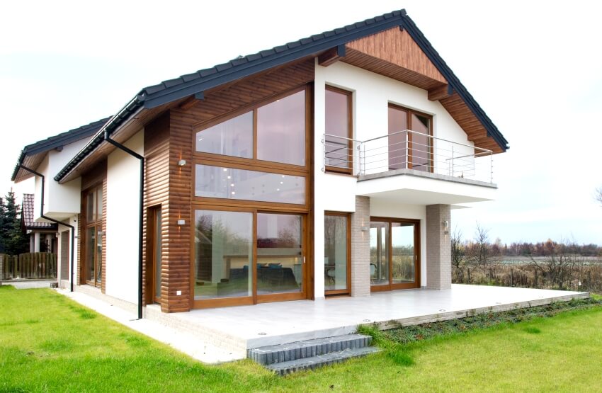 Beautiful house with overhang and balcony