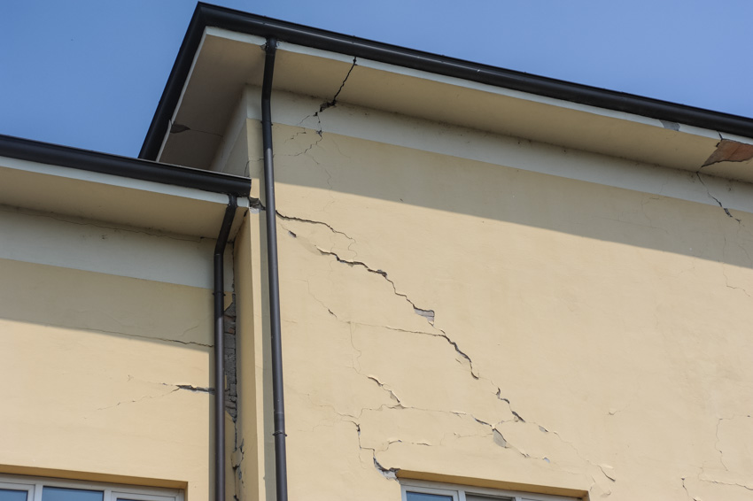 House settling exterior wall crack