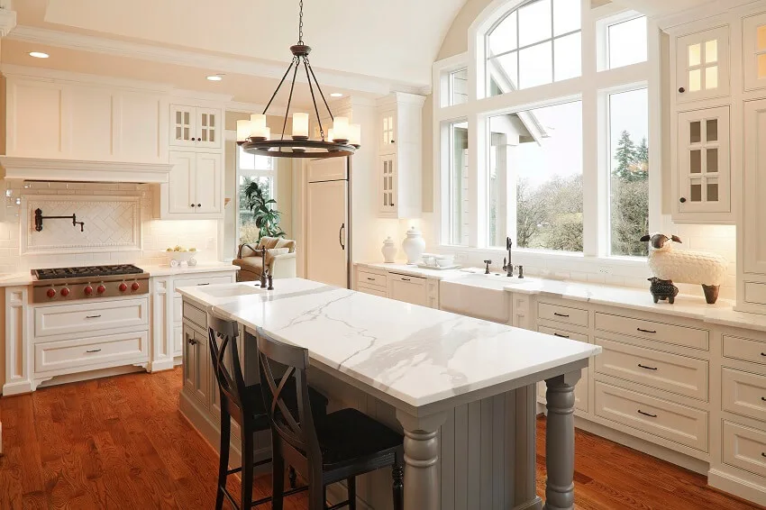 Kitchen with farmhouse sink and basin in island