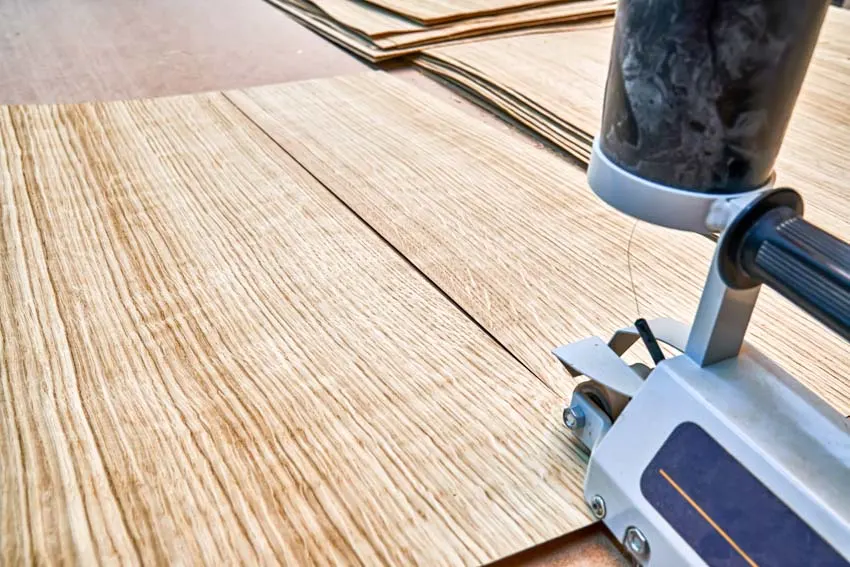 Veneer being cut