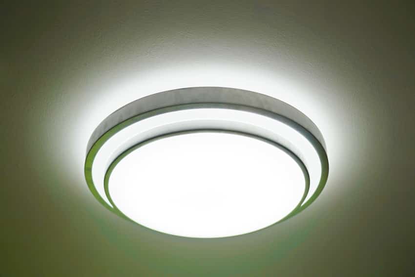 Flush mount light