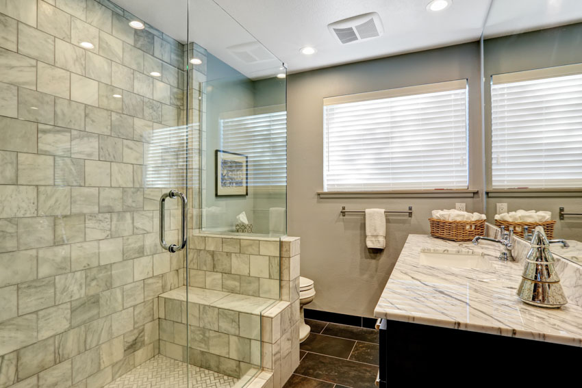 High gloss tiles in the shower area