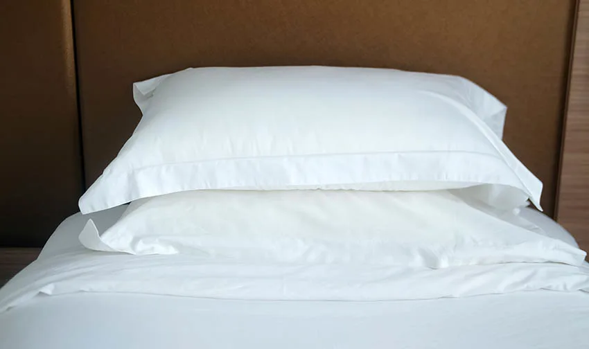 Bed with oxford style pillowcases