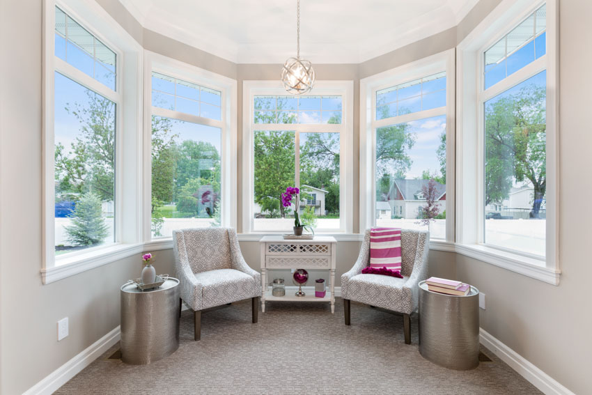 bay windows with sitting area