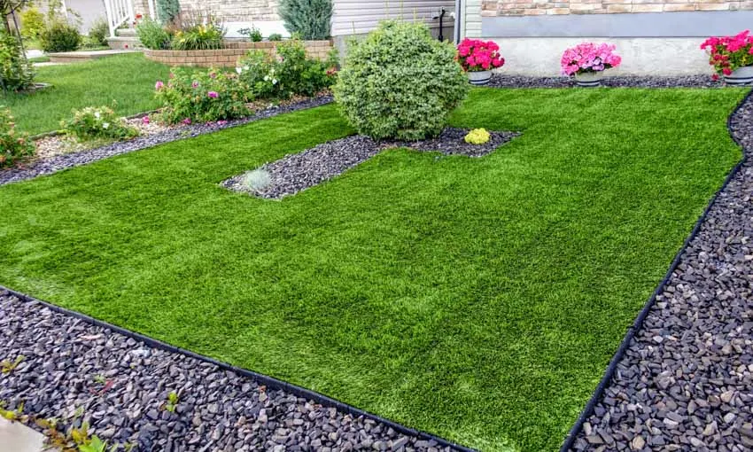 Outdoor area with artificial turf for dogs