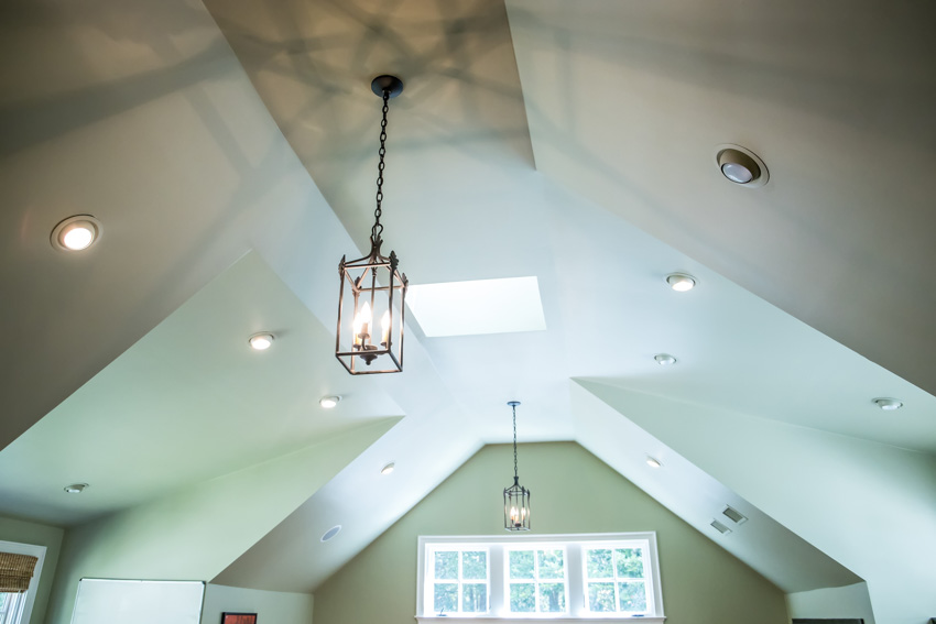 Vaulted ceiling with recessed and pendant lighting fixtures
