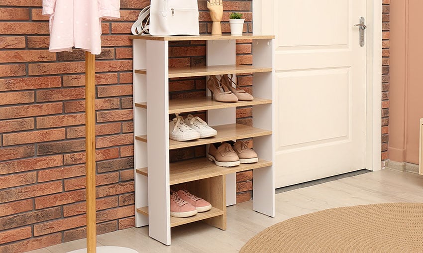 Freestanding rack with shoes