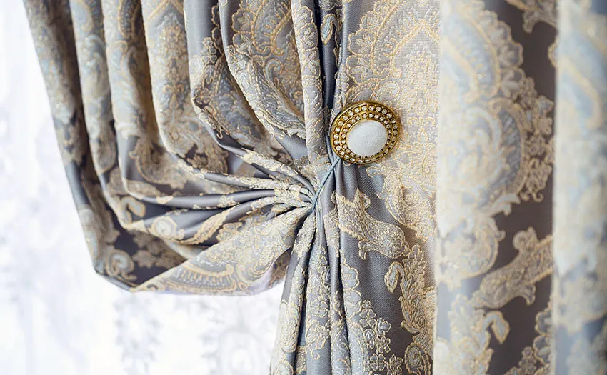 Curtain clasp