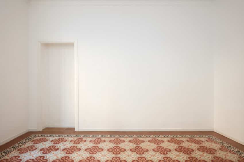 Empty room with cement tiles