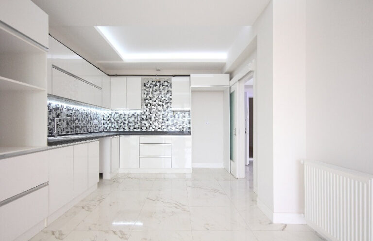 Kitchen Floors with White Cabinets (15 Options)