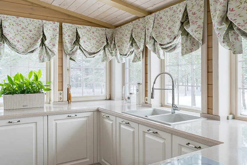 Kitchen With Balloon Valance Ss .webp