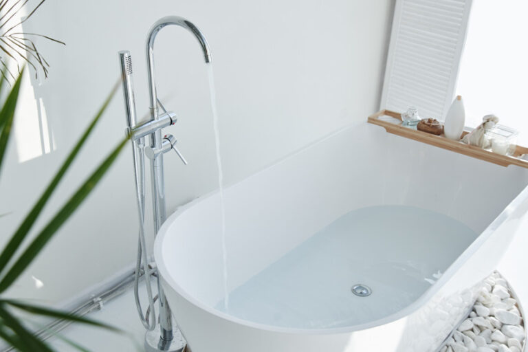 7 Types Of Bathtub Drains (Stopper & Strainer Guide)
