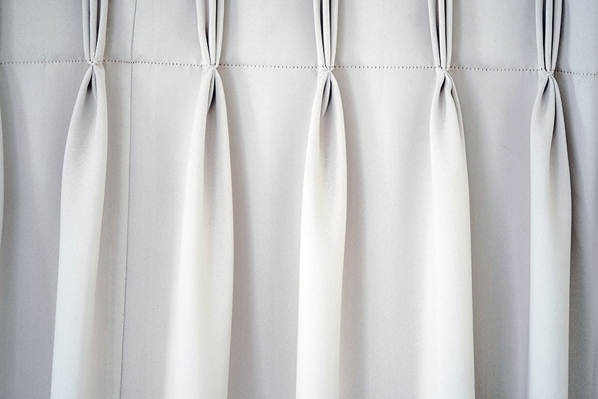 Triple pleat pinch curtains