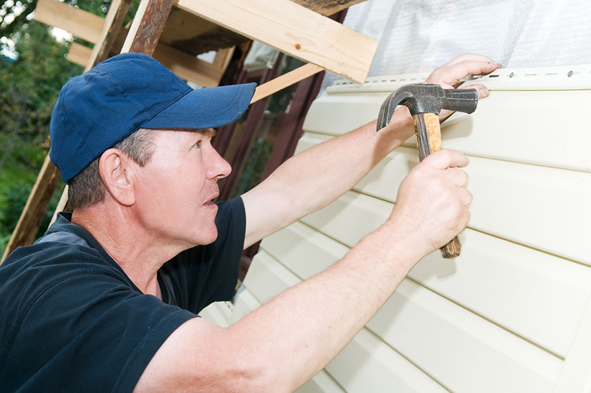 Man installing vinyl sidings