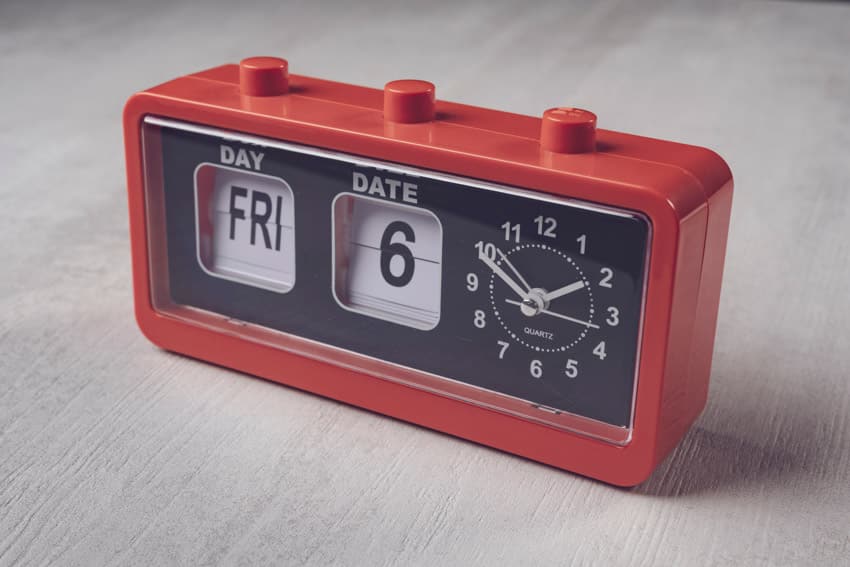 Clock with calendar feature