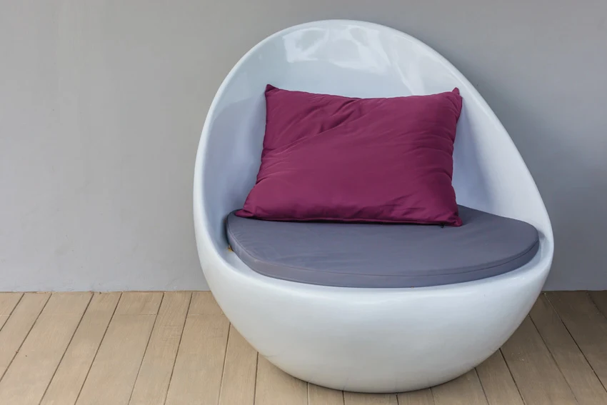 Egg type chair with cushion, and pillow