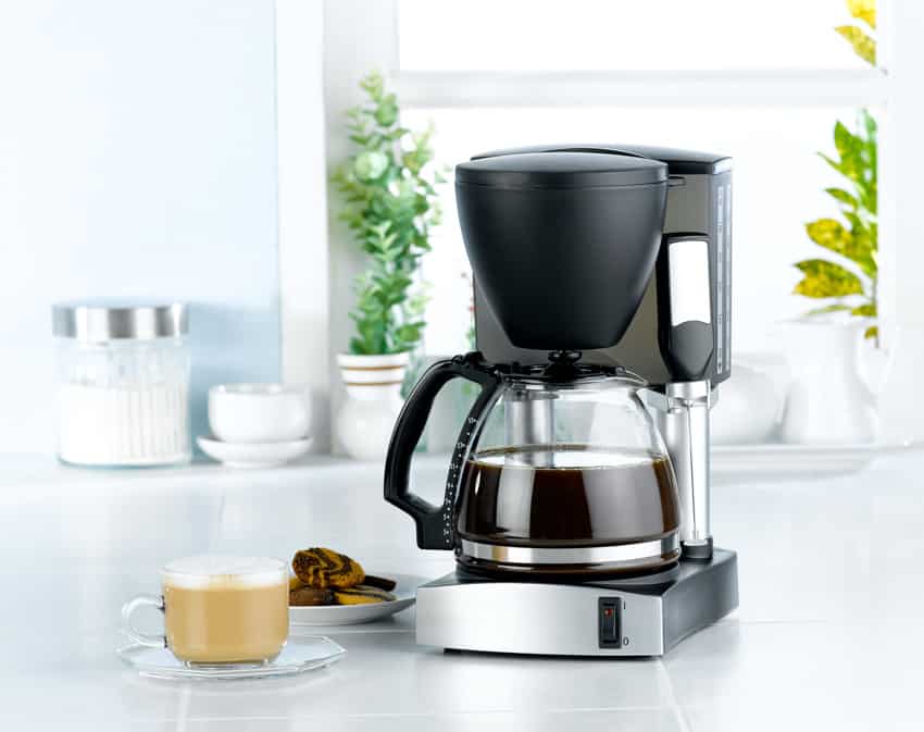 coffee maker and cups