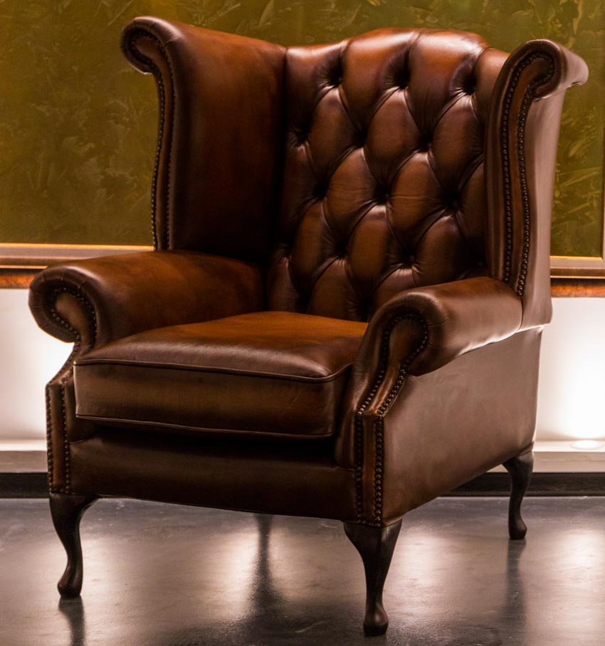 Leather smoking chair with wooden legs