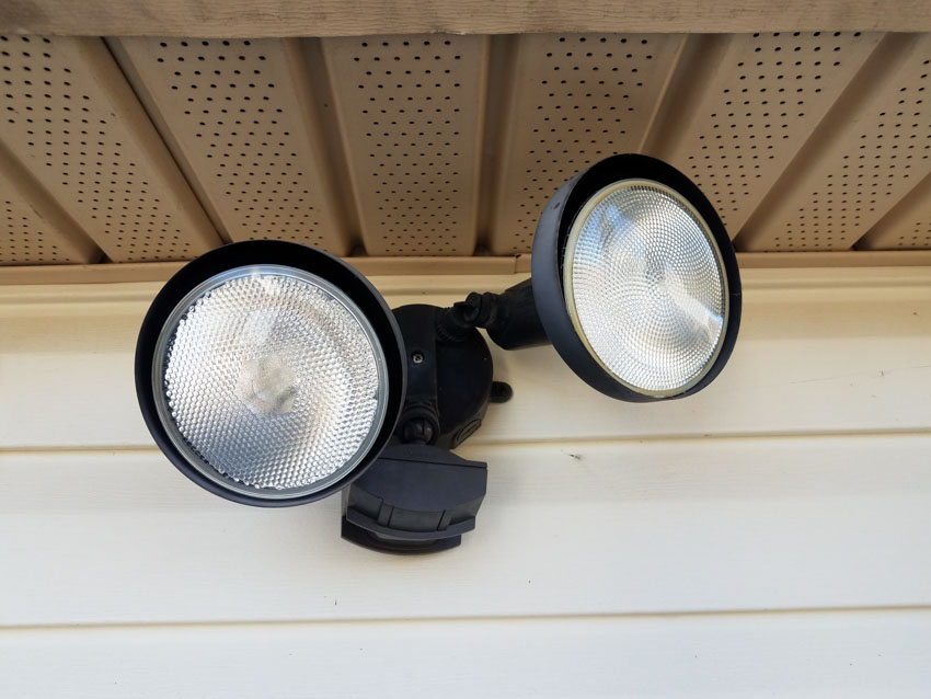 Dual floodlight