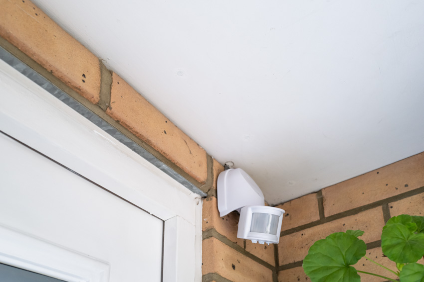 A white colored light installed between ceiling and wall