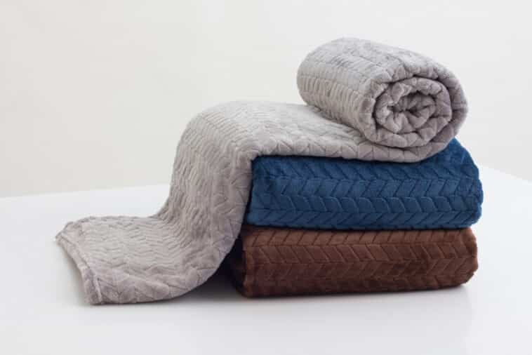 Types Of Comforters (Fabrics & Materials) Designing Idea