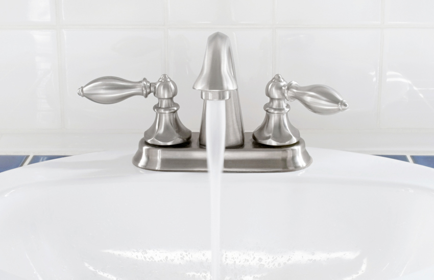 Brushed nickel faucet 