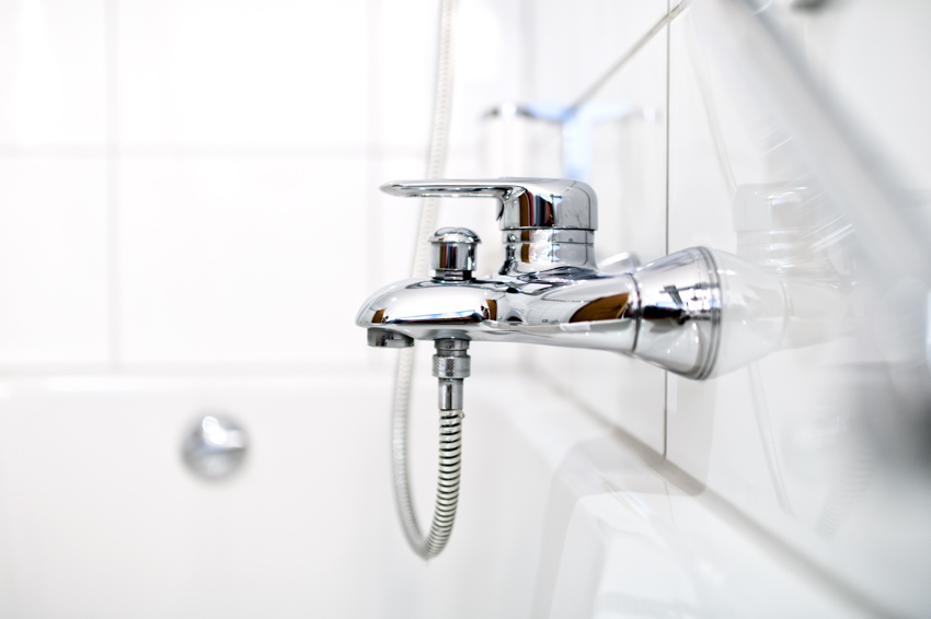 Bathroom with single spout bathtub faucet with diverter and tub drain