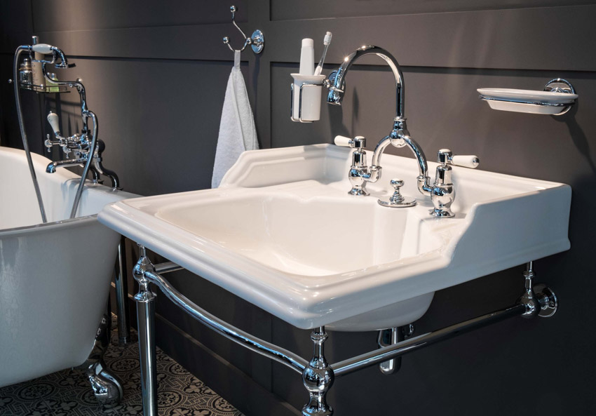 Bridge faucet and partial view of the bath tub