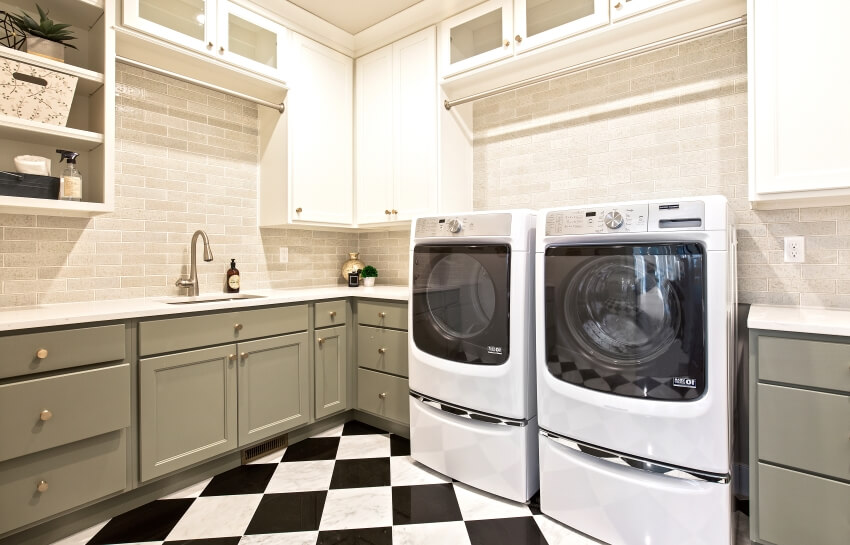 Checkered tiles with cream colored stone tile on walls