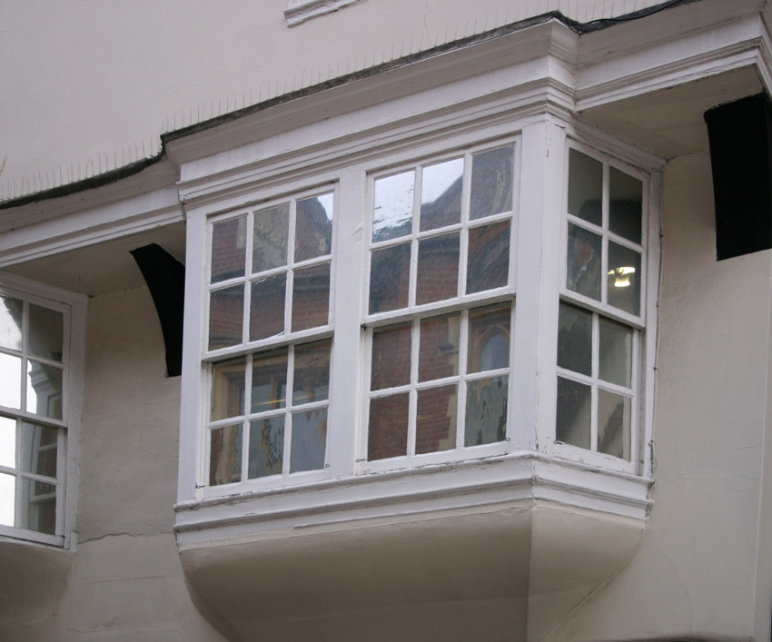 Box type window with glass panes