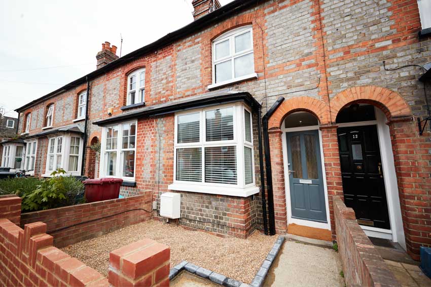 House with two arched doors, a patio and white window