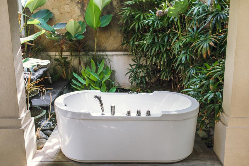 Outdoor bath with white tub, and plants