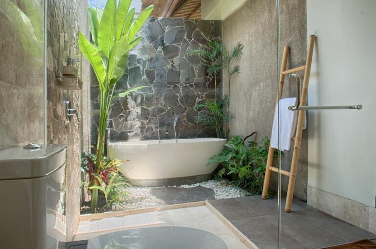 21 Outdoor Bath Ideas (Tub Materials & Designs)