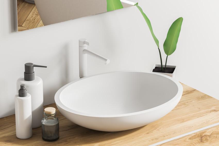 Minimalist sink with slender faucet