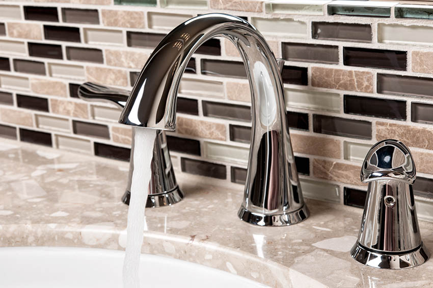 Widespread faucet with tile backsplash