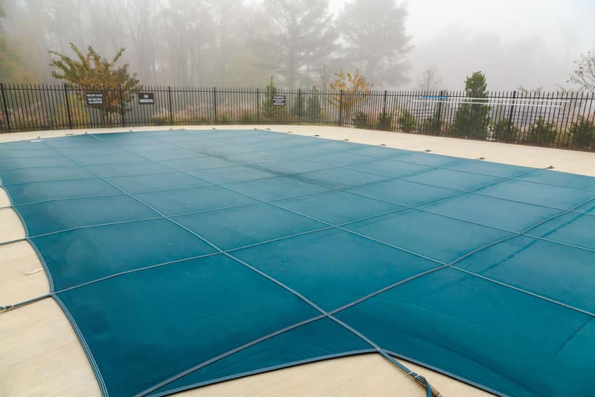 Winter covering for swimming pools