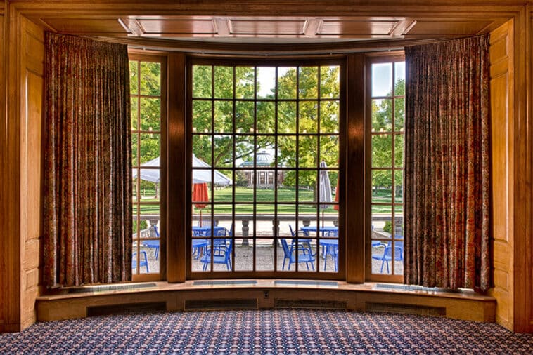 Bay Windows Sizes (Measurements & Dimensions Guide)