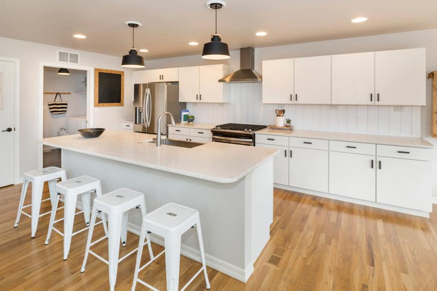 Kitchen center island, bar stools and wood flooring