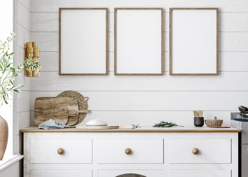 White waterproof shiplap-type backsplash