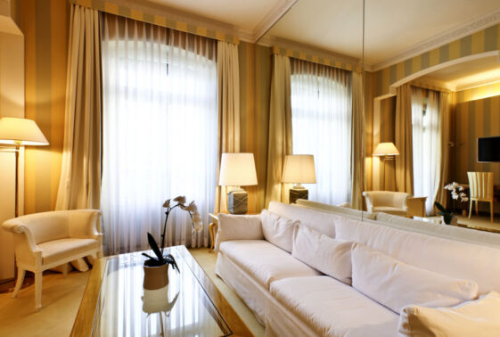 Mirror Wall Panels (Types & Design Gallery)